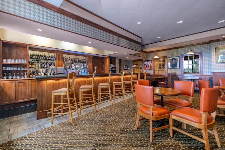 Bar at Cypress Bend Resort, a Wyndham Hotel in Many, Louisiana