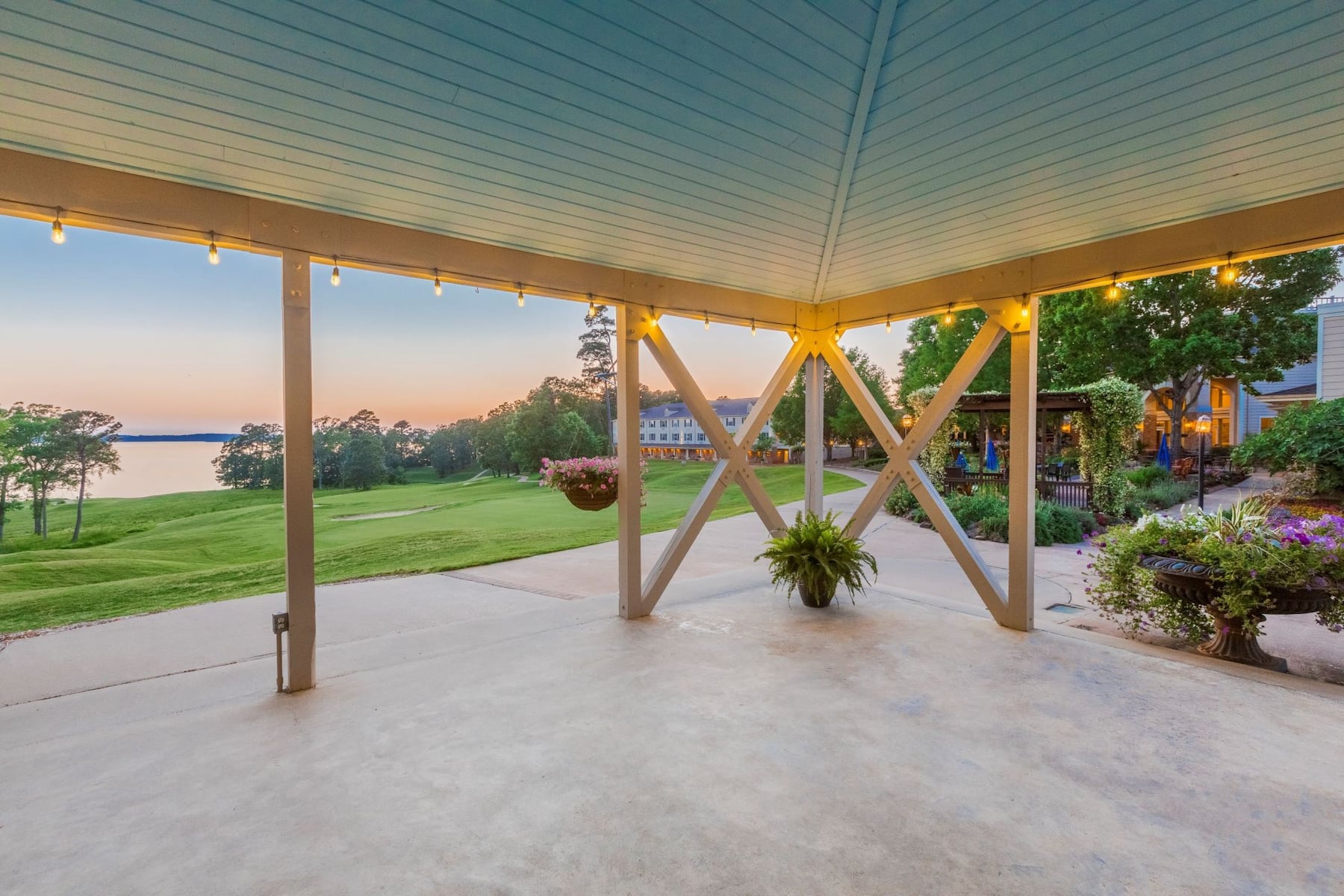Meeting room at Cypress Bend Resort, a Wyndham Hotel in Many, Louisiana