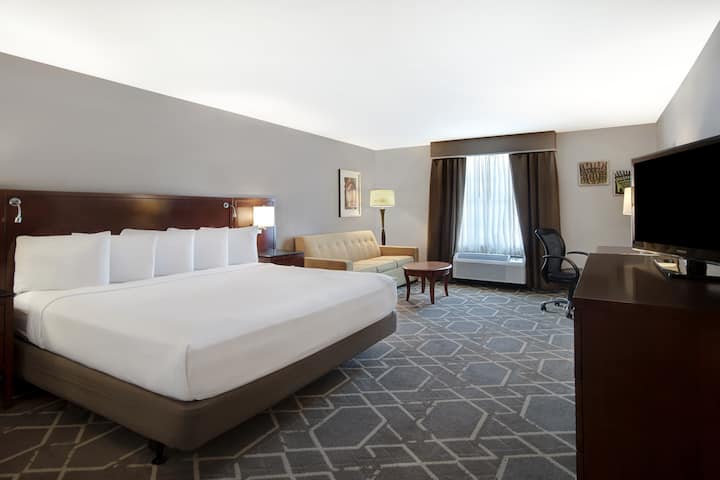 Guest room at the Cypress Bend Resort, a Wyndham Hotel in Many, Louisiana