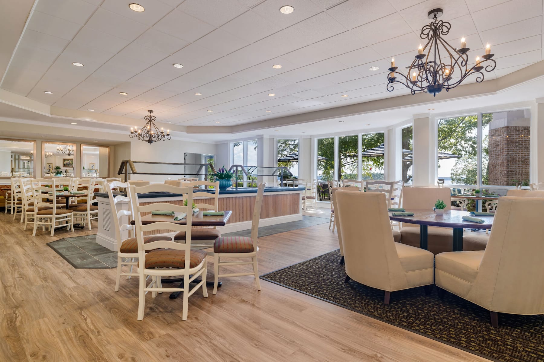 Cypress Bend Resort, a Wyndham Hotel restaurant in Many, Louisiana