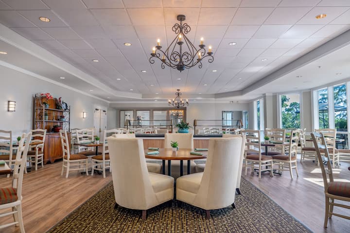 Cypress Bend Resort, a Wyndham Hotel restaurant in Many, Louisiana