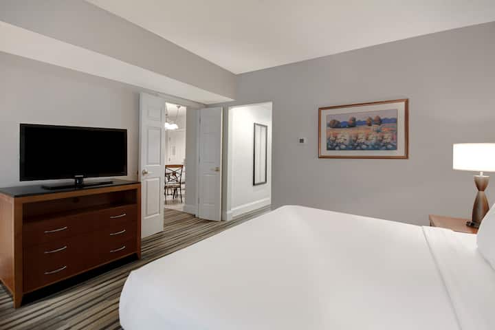 Cypress Bend Resort, a Wyndham Hotel suite in Many, Louisiana