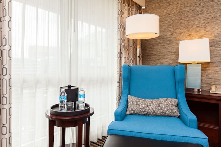 Guest room at the Wyndham Boston Beacon Hill in Boston, Massachusetts