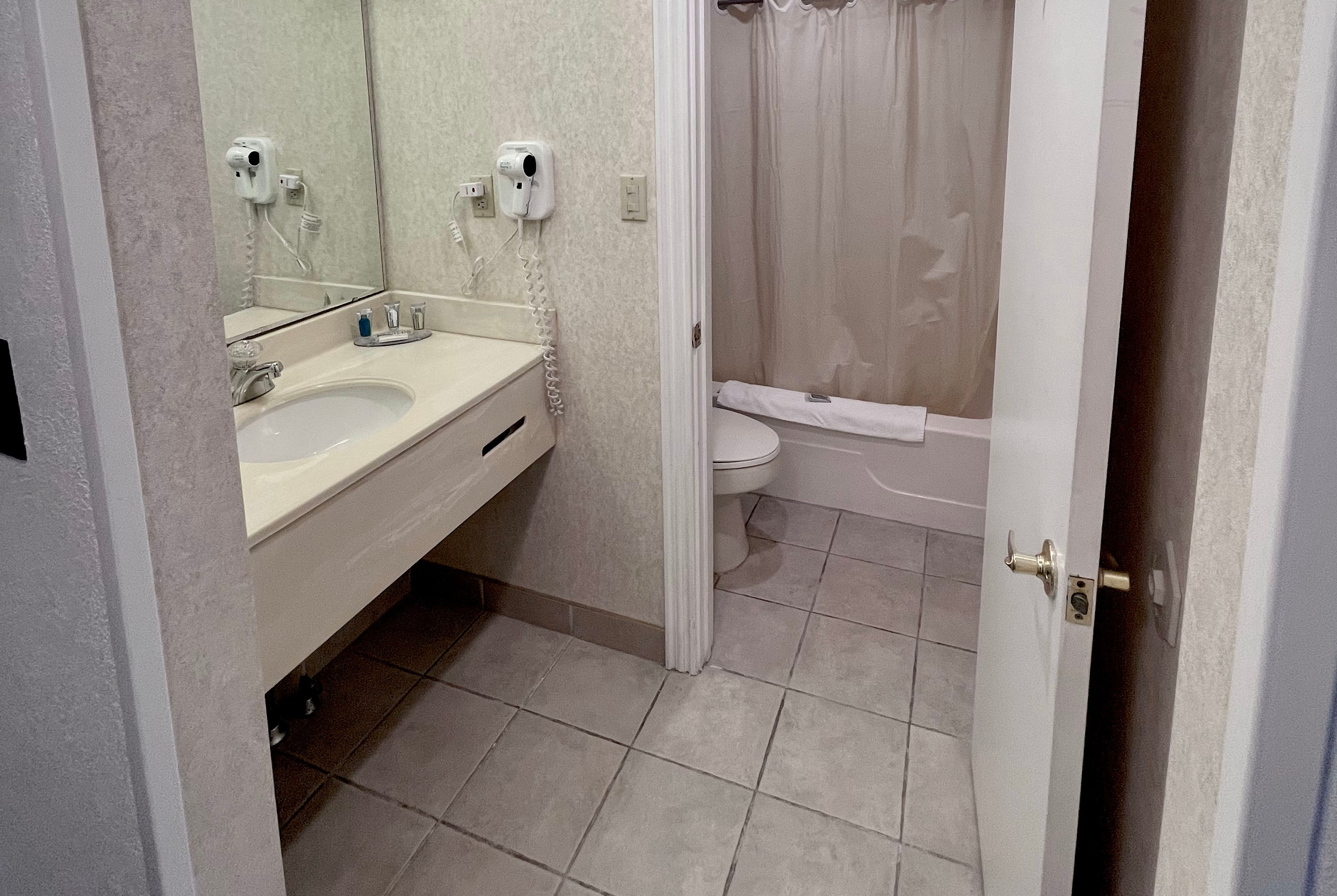 Guest room bath at the Bay Valley Resort & Conference Center in Bay City, Michigan