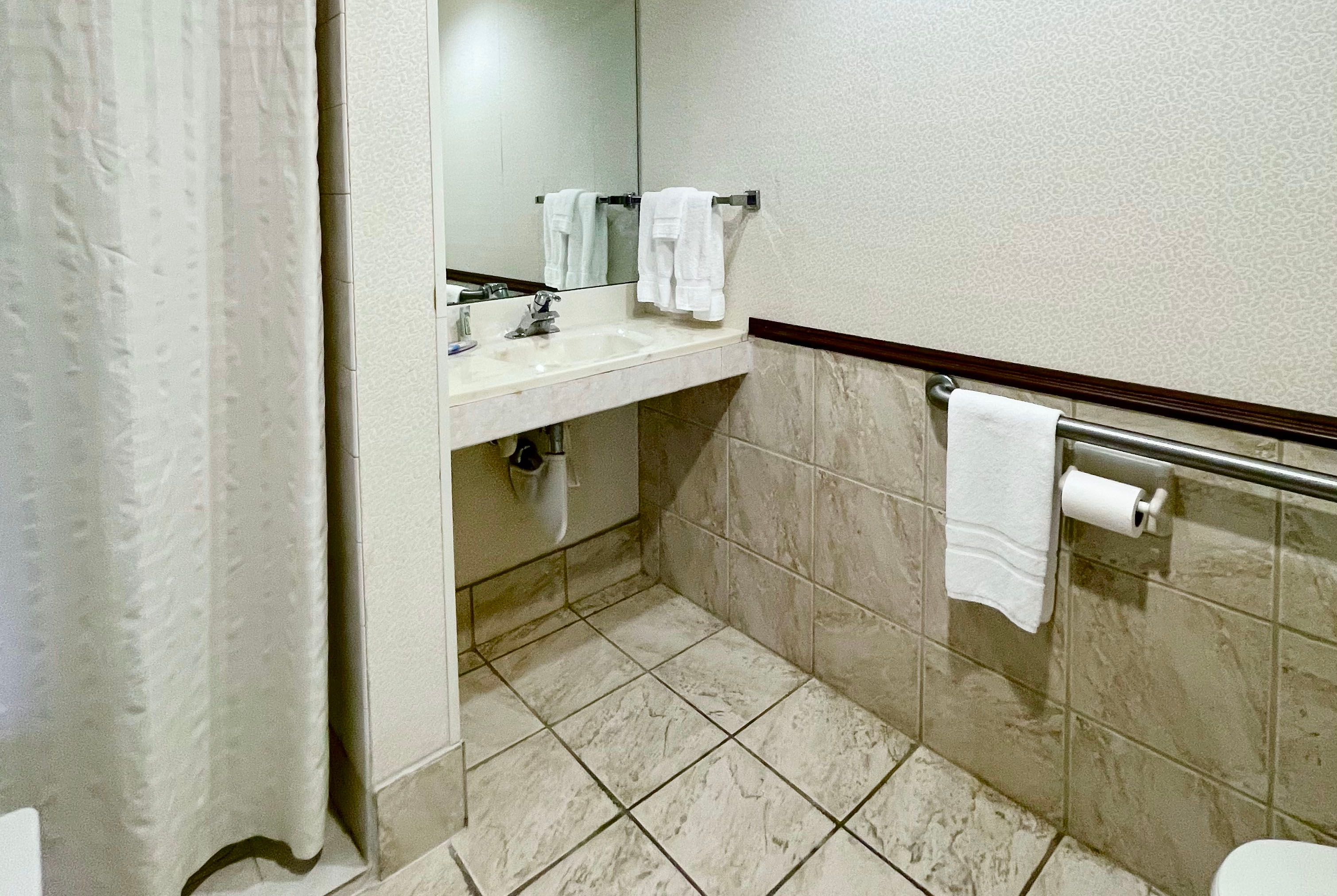 Guest room bath at the Bay Valley Resort & Conference Center in Bay City, Michigan