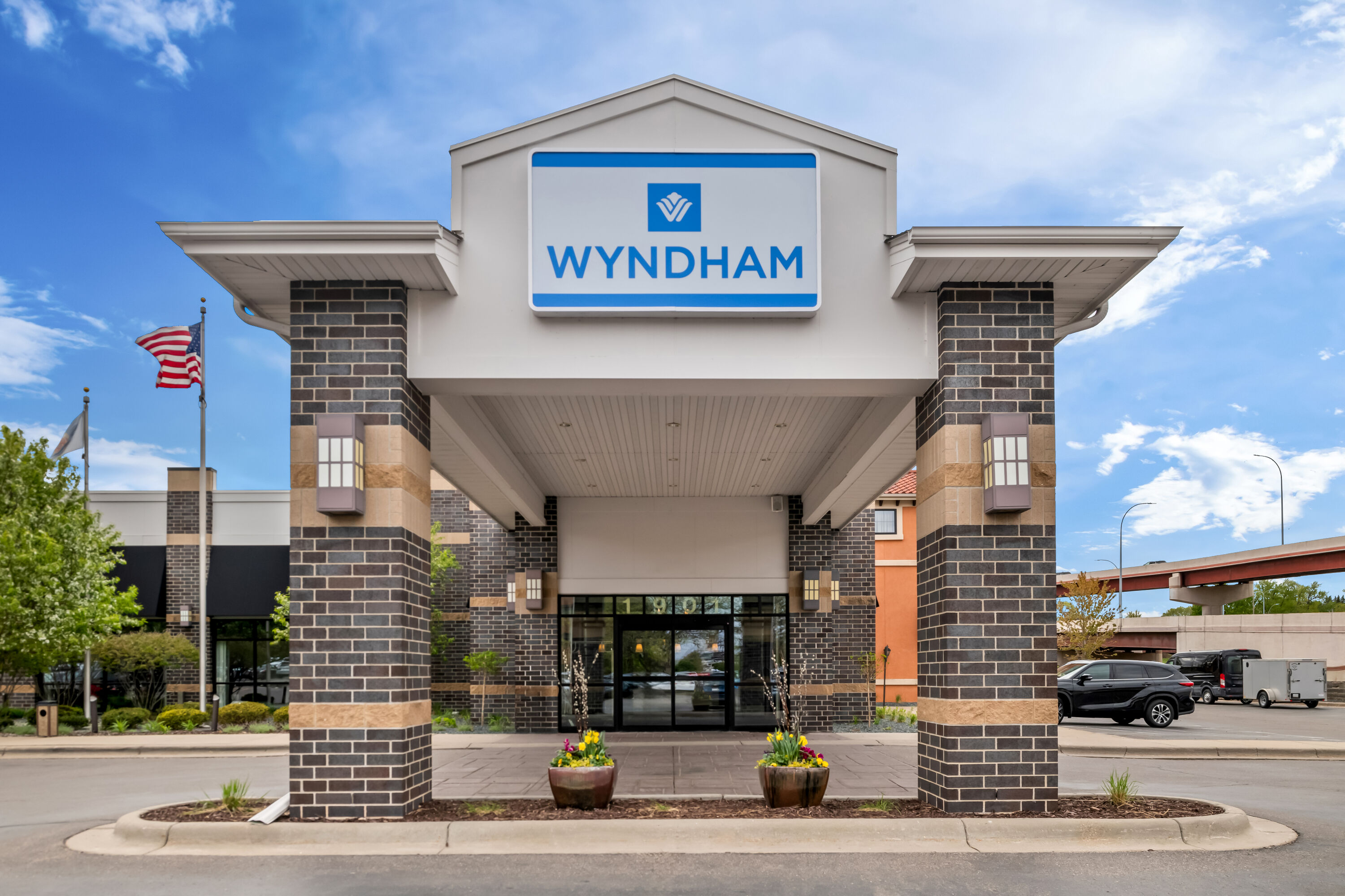 Exterior Day Image of Wyndham Bloomington - Mall of America hotel in Bloomington, Minnesota