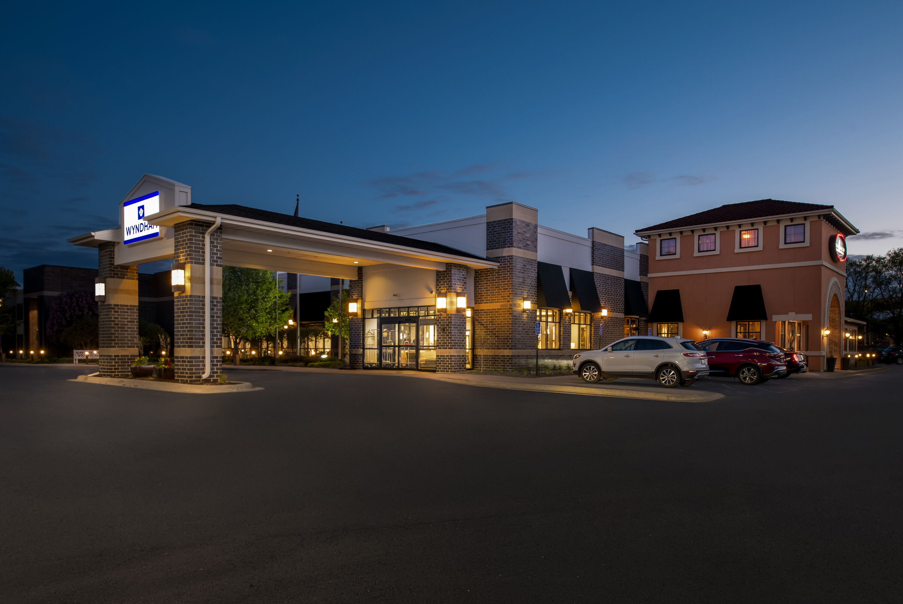Exterior Night Image of Wyndham Bloomington - Mall of America hotel in Bloomington, Minnesota