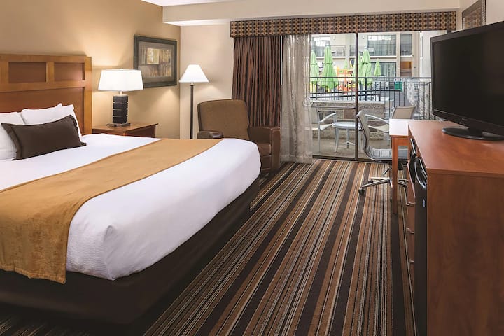 Guest room at the Wyndham Bloomington - Mall of America in Bloomington, Minnesota
