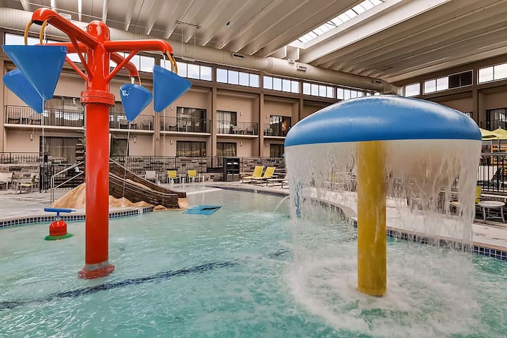 Indoor pool at the Wyndham Bloomington - Mall of America in Bloomington, Minnesota