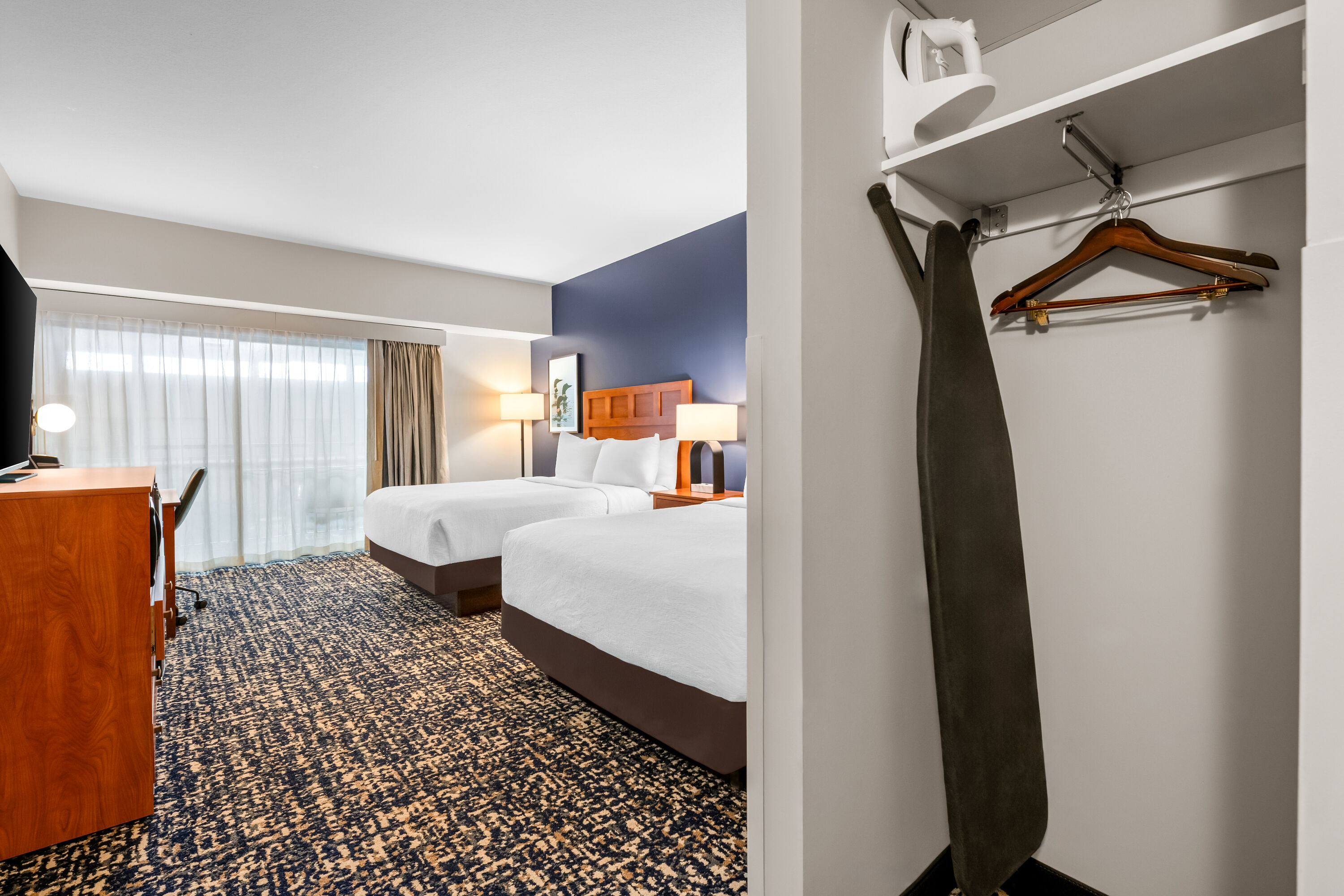 Double bed guest room at the Wyndham Bloomington - Mall of America in Bloomington, Minnesota