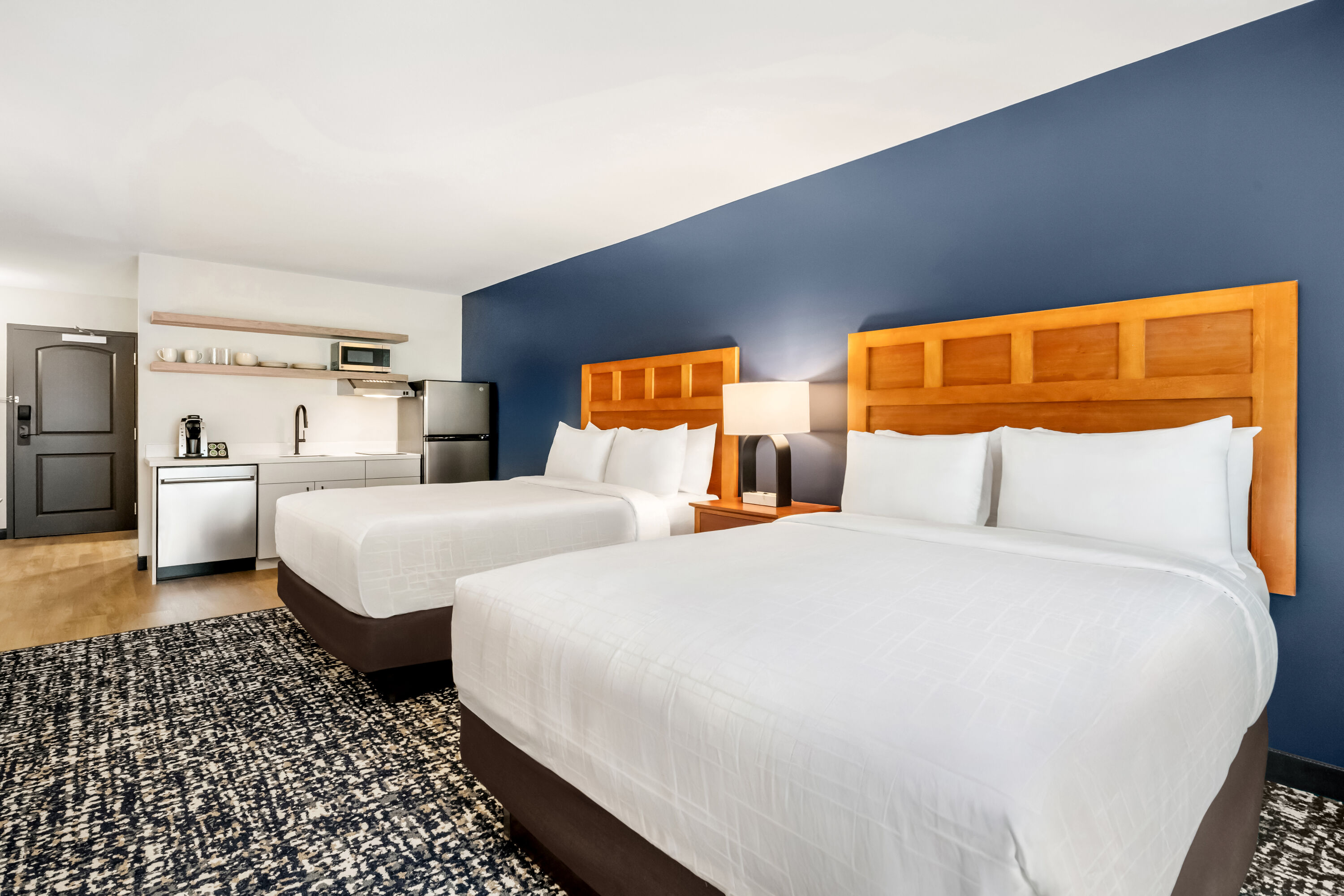 Double bed guest room at the Wyndham Bloomington - Mall of America in Bloomington, Minnesota