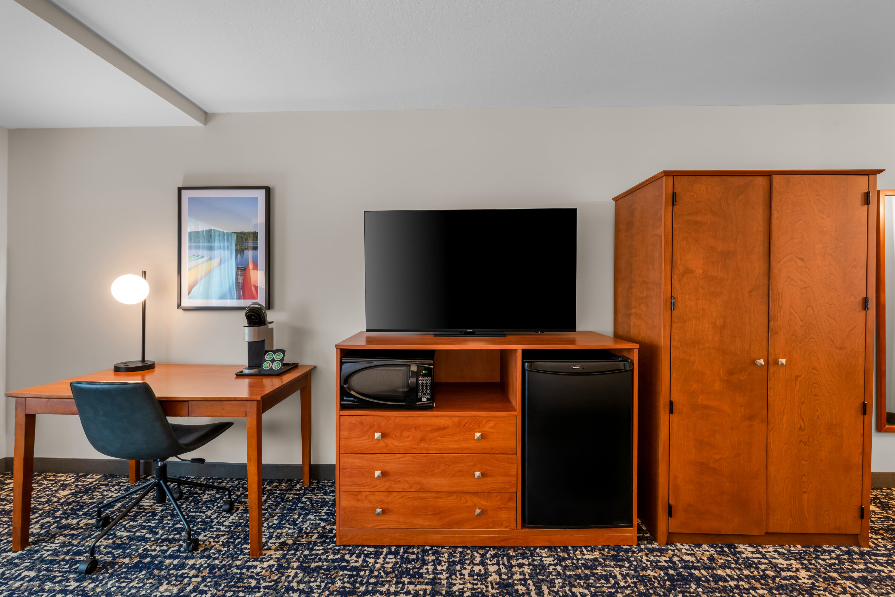Double bed guest room at the Wyndham Bloomington - Mall of America in Bloomington, Minnesota