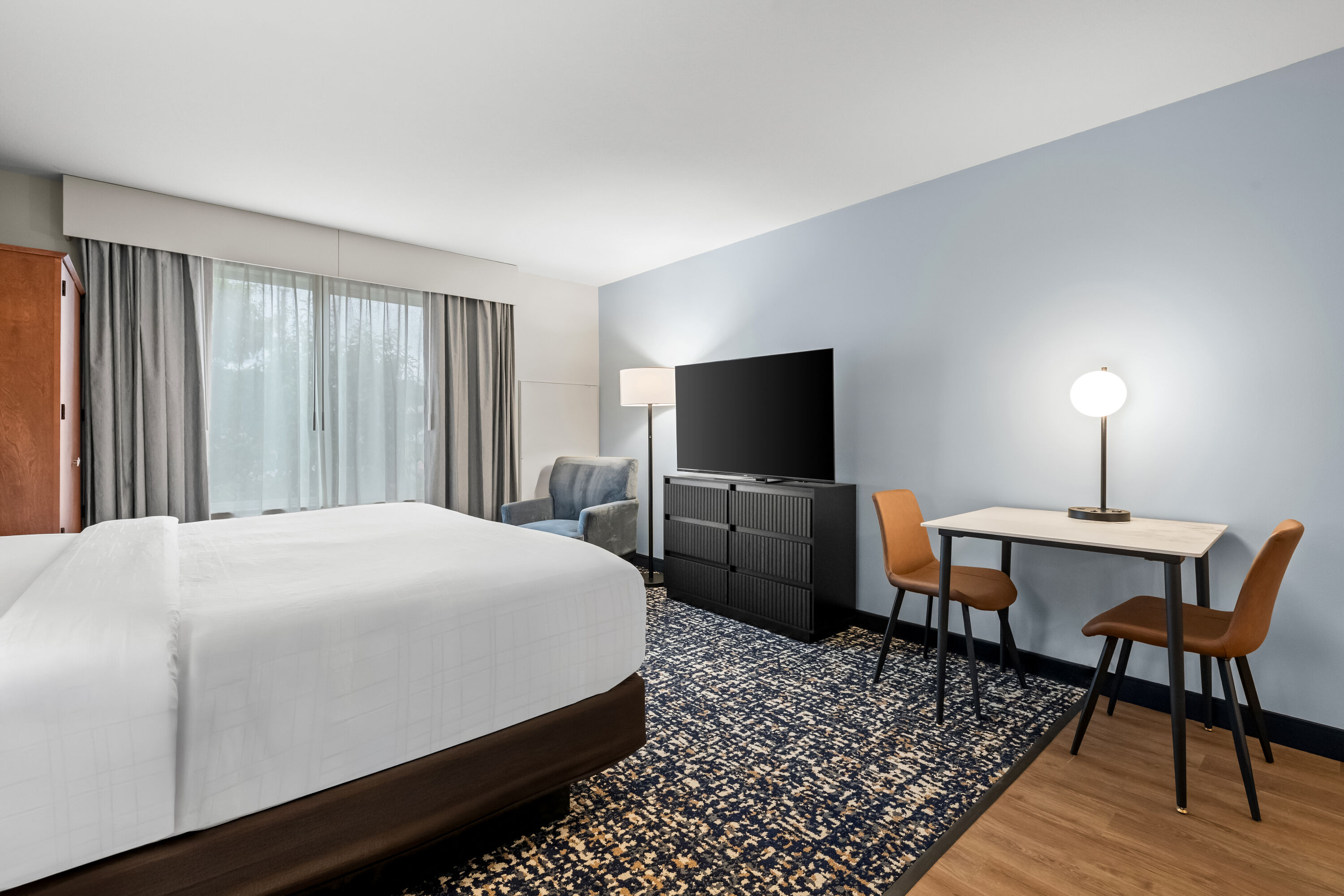 King bed guest room at the Wyndham Bloomington - Mall of America in Bloomington, Minnesota