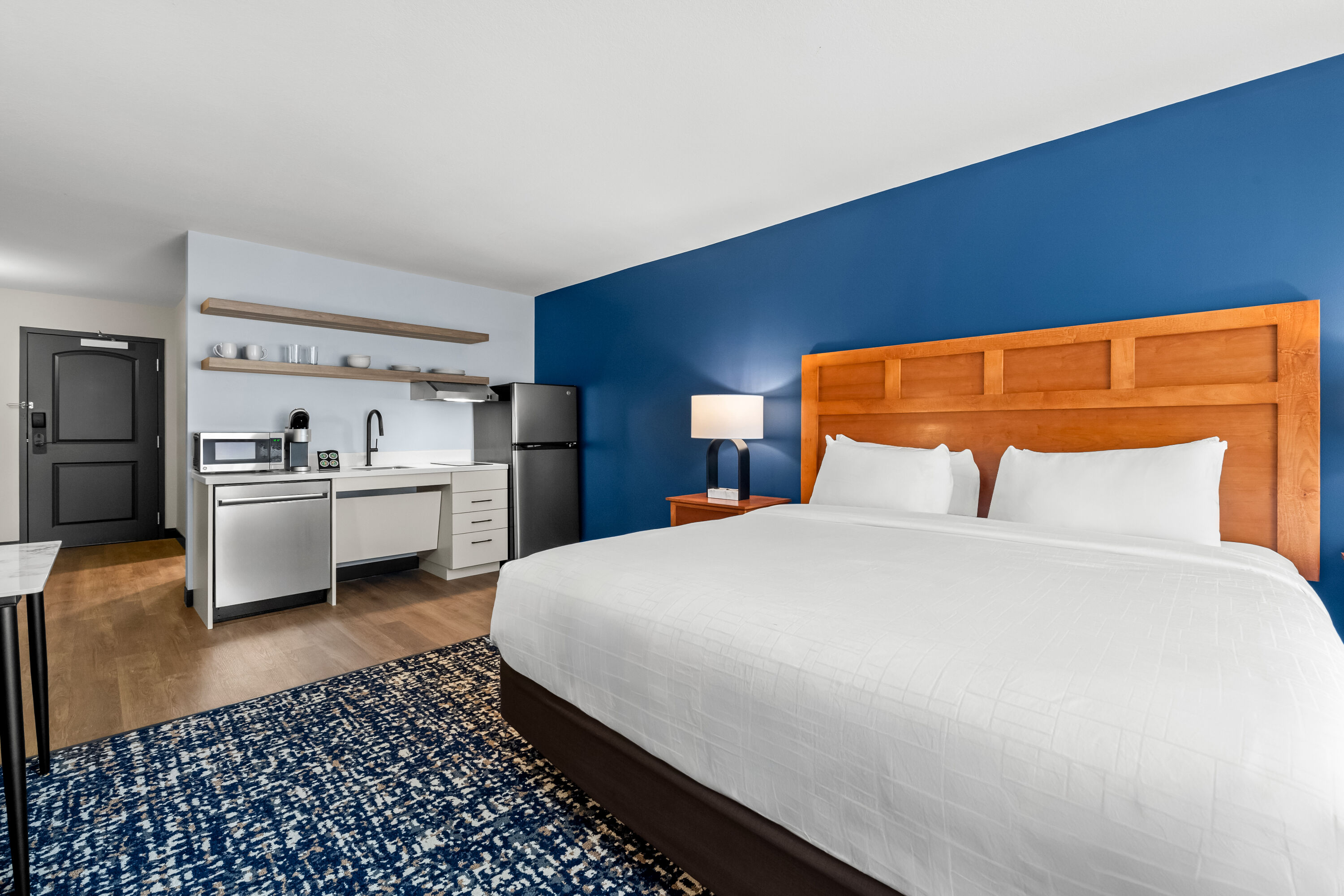 King bed guest room at the Wyndham Bloomington - Mall of America in Bloomington, Minnesota