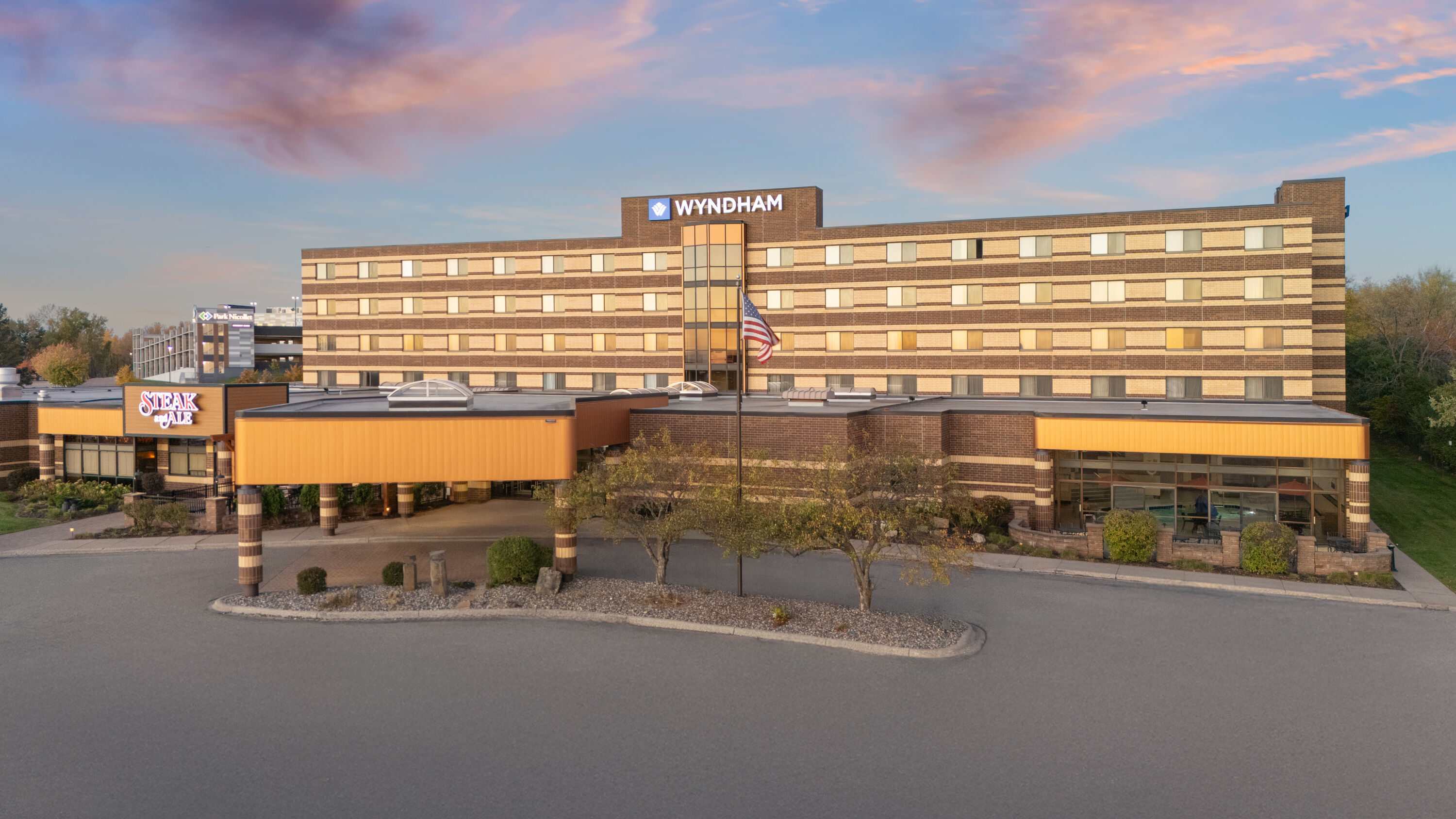 Exterior Dusk Image of Wyndham Minneapolis South/Burnsville hotel in Burnsville, Minnesota