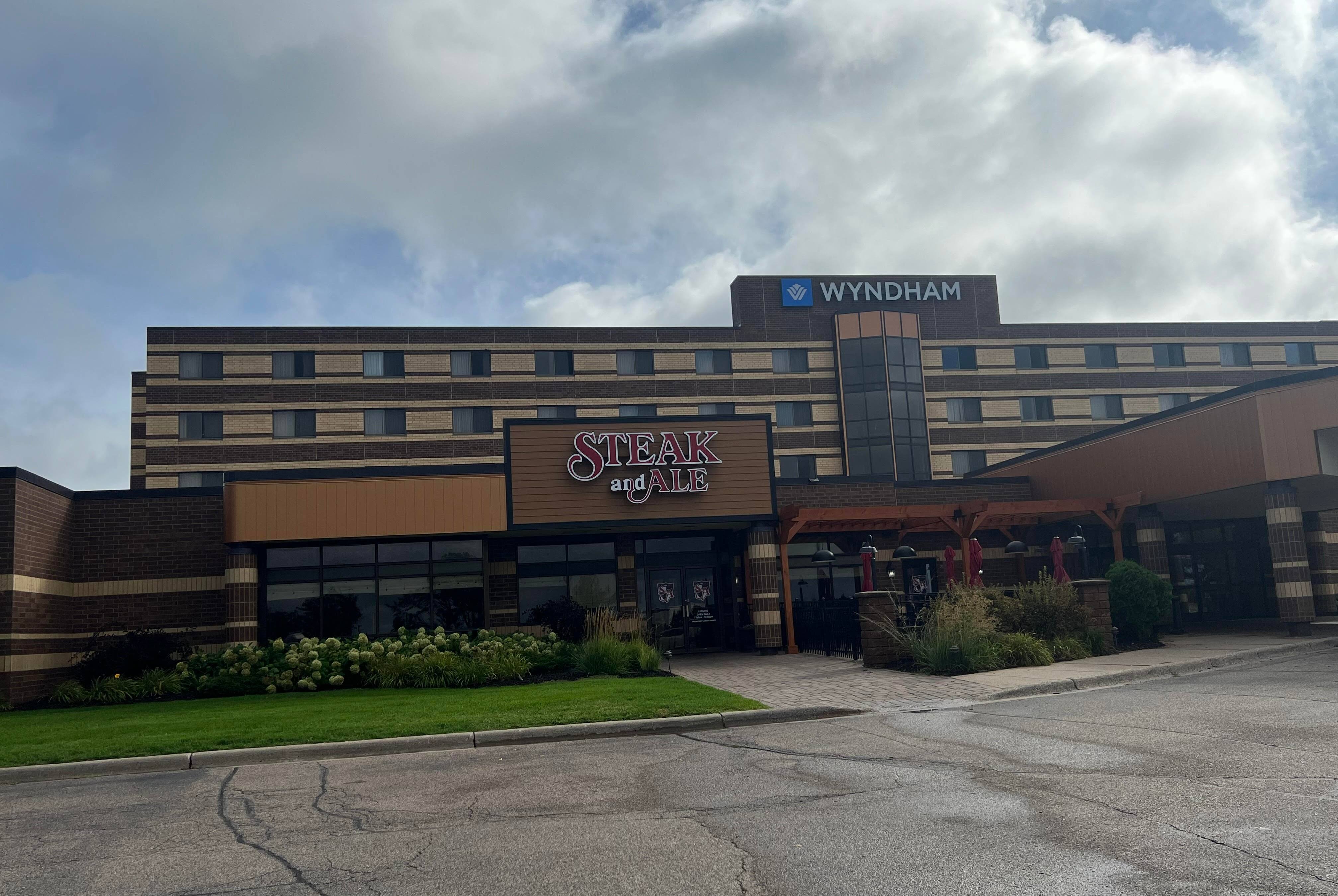 Wyndham Minneapolis South/Burnsville Burnsville, MN Hotels