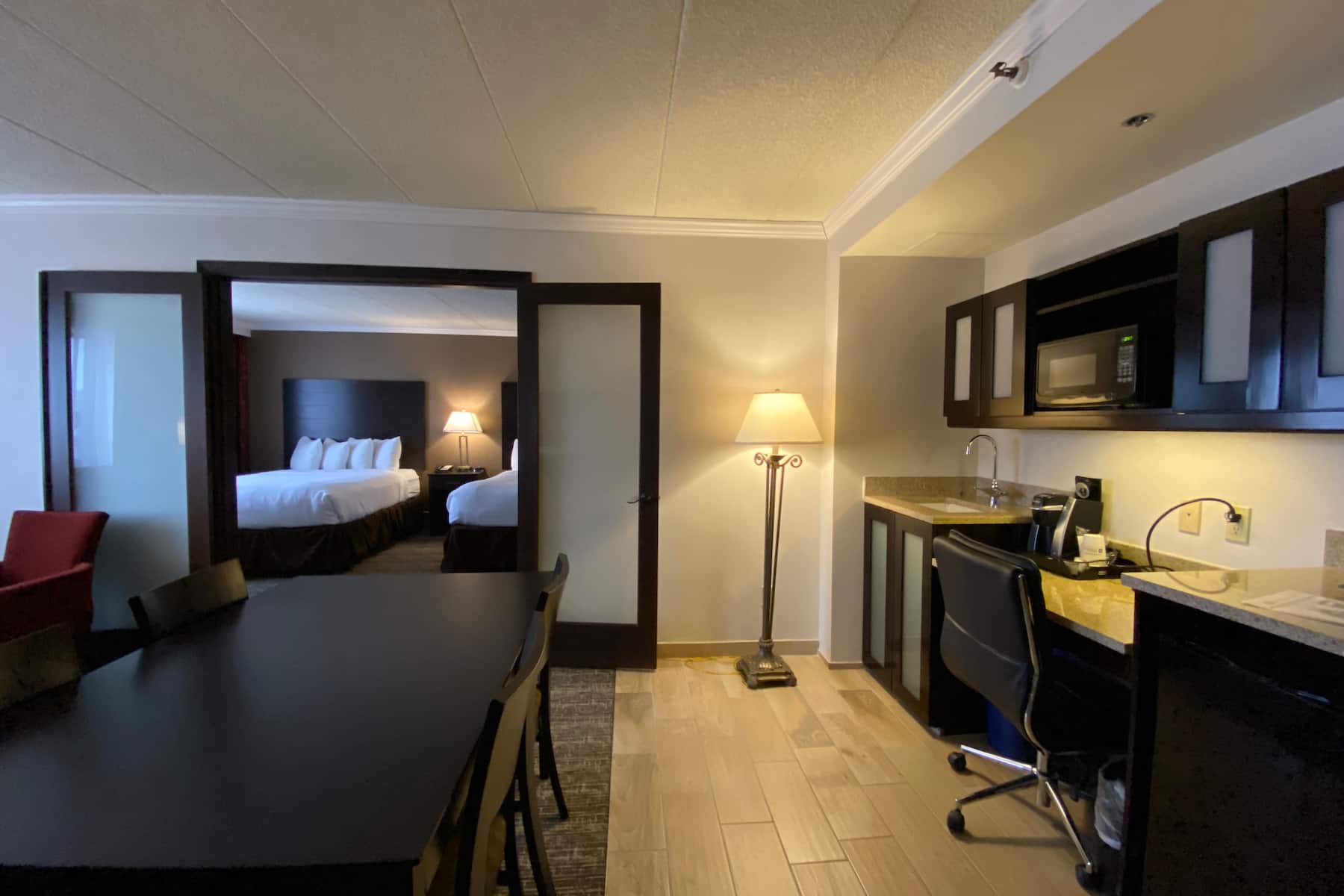 Guest room at the Wyndham Minneapolis South/Burnsville in Burnsville, Minnesota
