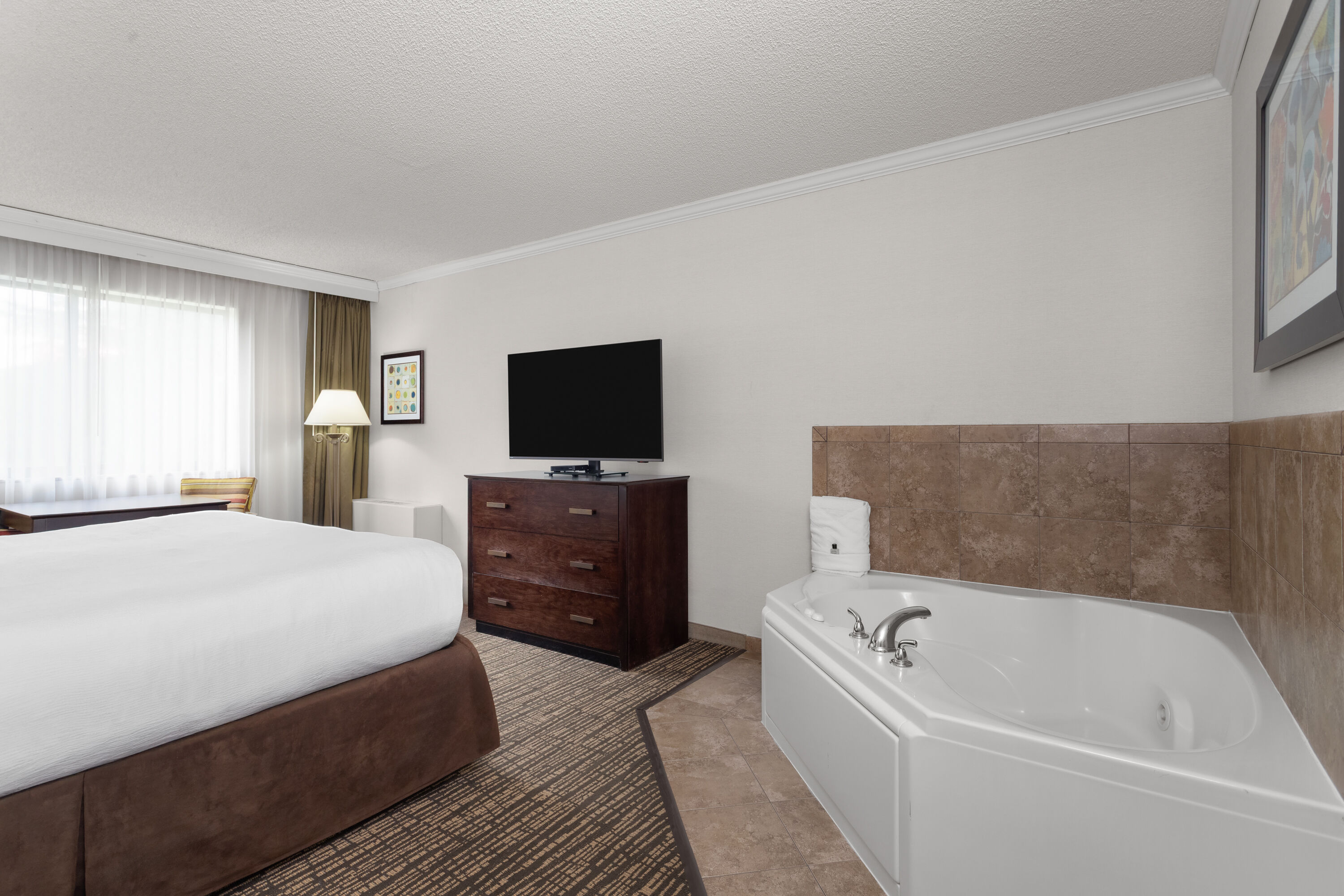Wyndham Minneapolis South/Burnsville hot tub suite in Burnsville, Minnesota