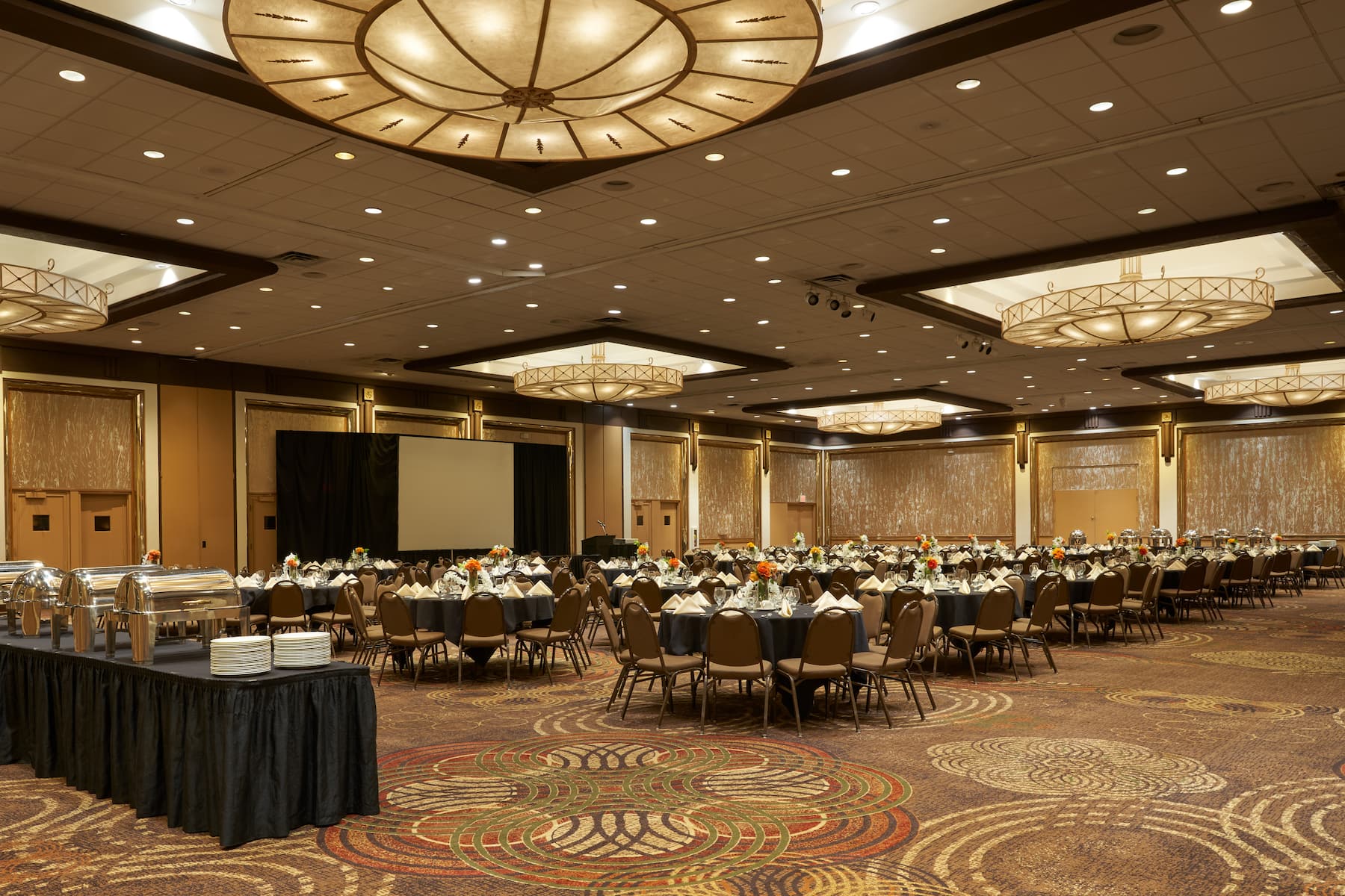 Meeting room banquet rounds at Wyndham Executive Center Columbia in Columbia, Missouri
