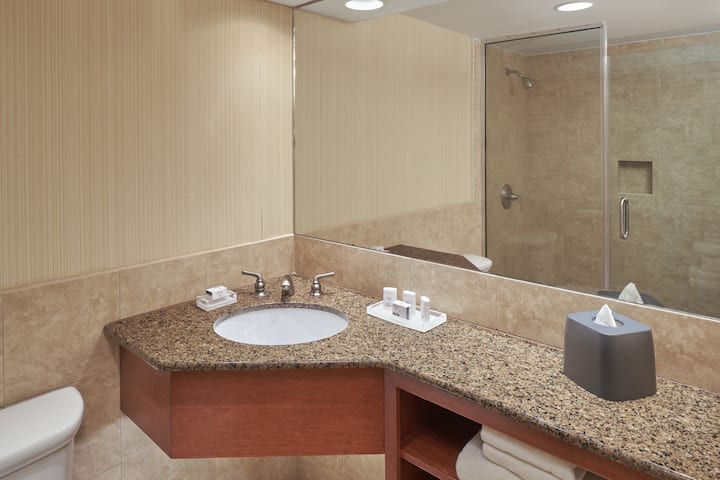 Guest room bath at the Wyndham Executive Center Columbia in Columbia, Missouri