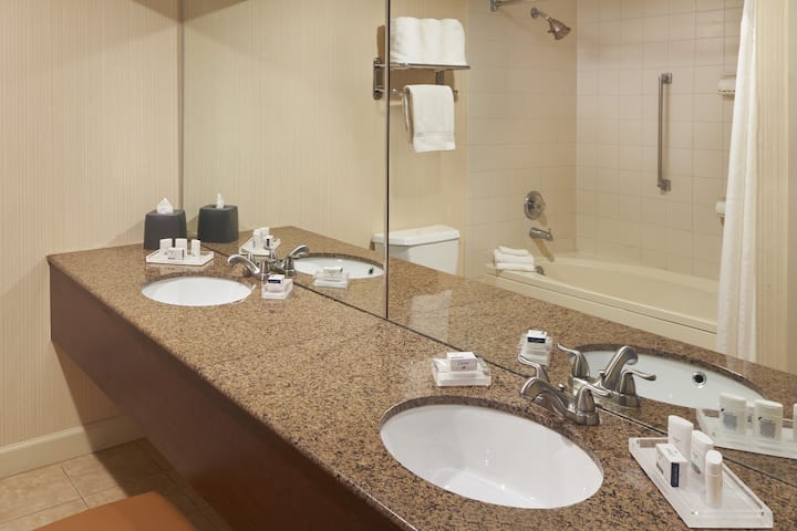 Guest room bath at the Wyndham Executive Center Columbia in Columbia, Missouri