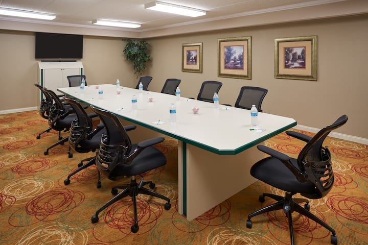 Meeting room at Wyndham Executive Center Columbia in Columbia, Missouri