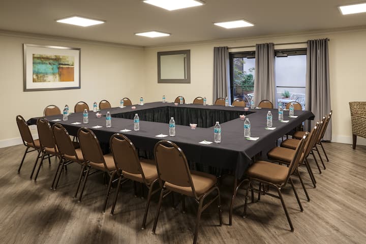 Meeting room at Wyndham Executive Center Columbia in Columbia, Missouri