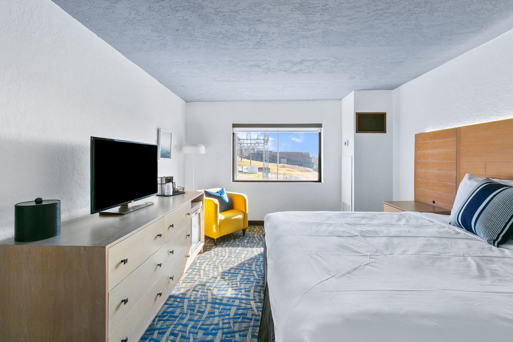 Guest room at the Mulberry, a Wyndham Hotel in Vicksburg, Mississippi