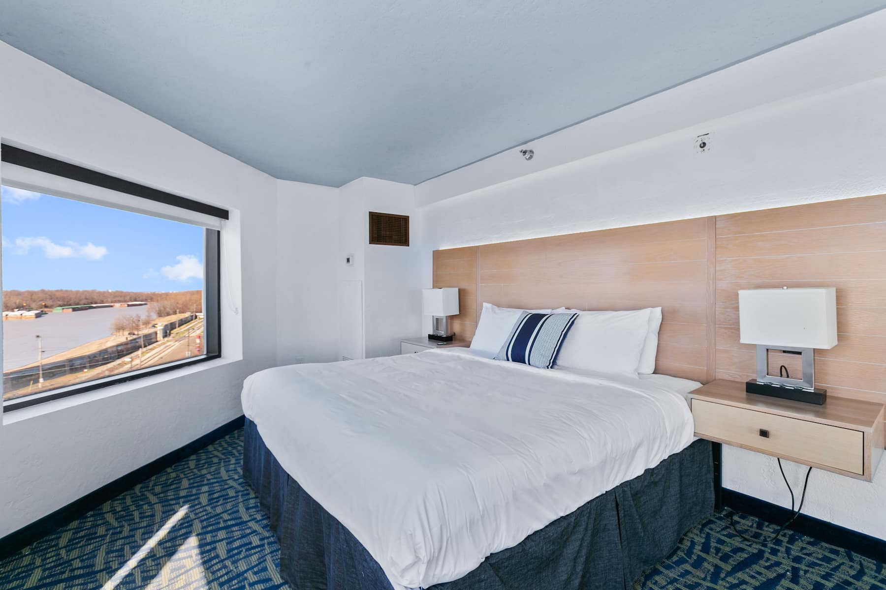 Guest room at the Mulberry, a Wyndham Hotel in Vicksburg, Mississippi