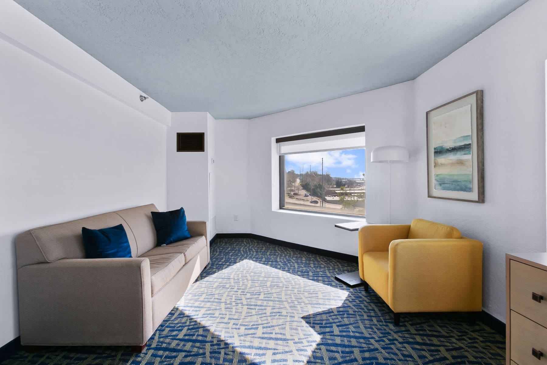Guest room at the Mulberry, a Wyndham Hotel in Vicksburg, Mississippi