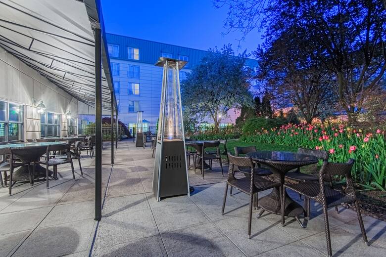 Bar at Wyndham Hamilton Park Hotel and Conference Center in Florham Park, New Jersey