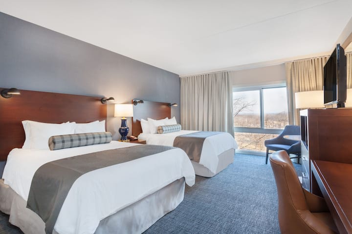 Wyndham Hamilton Park Hotel And Conference Center Florham Guest Room At The Wyndham Hamilton Park Hotel And Conference Center In Florham New