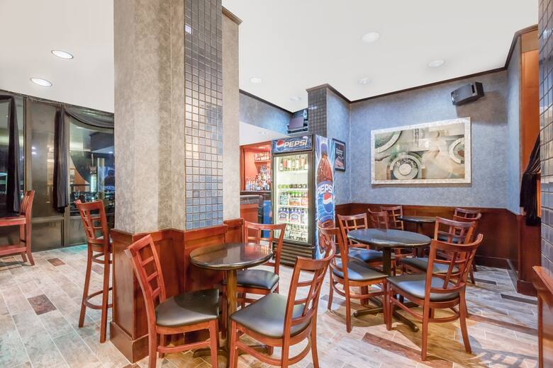 Bar at Wyndham Philadelphia - Mount Laurel in Mount Laurel, New Jersey