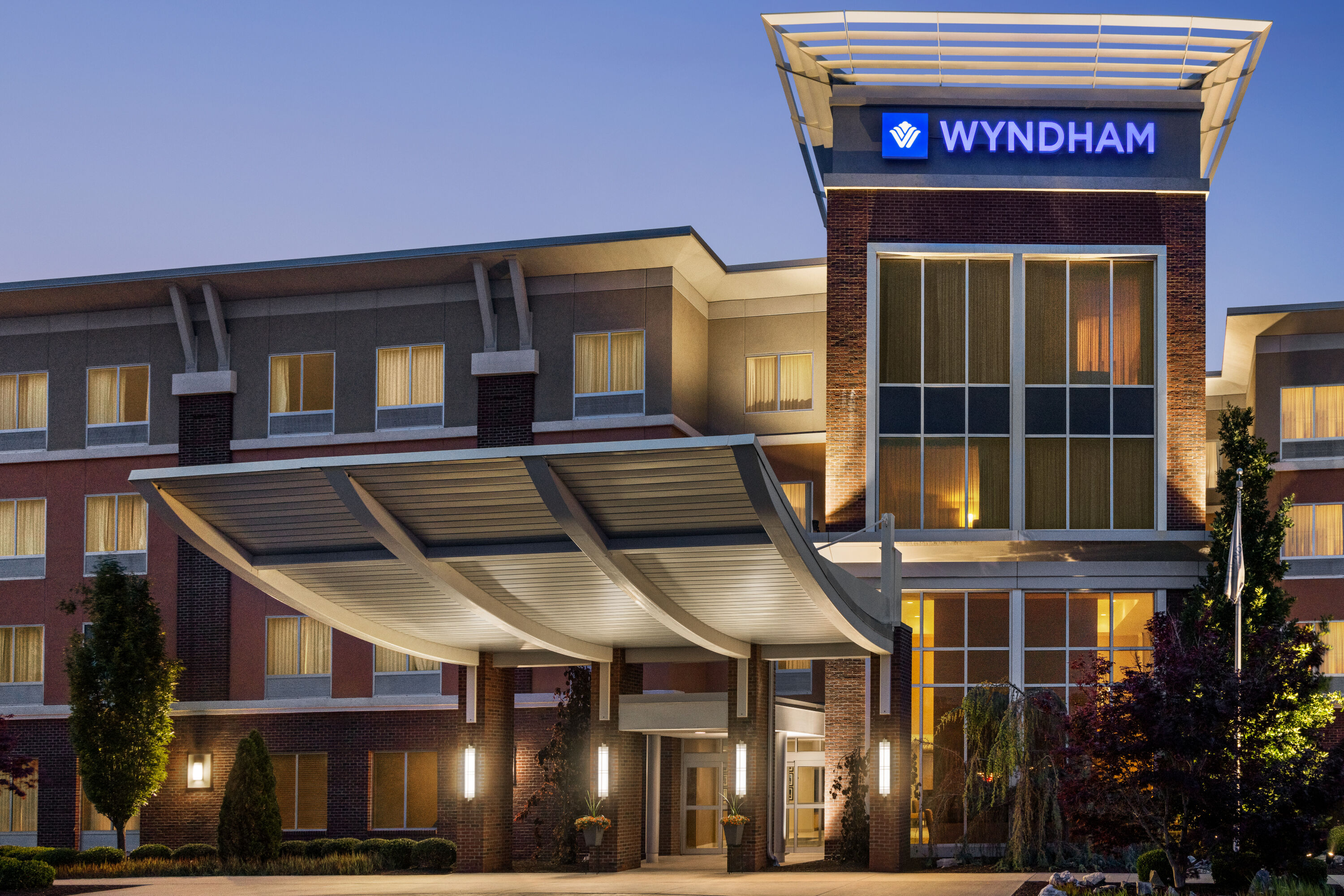 Exterior of Wyndham Avon hotel in Avon, Ohio