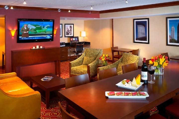 Bar feature at Wyndham Cleveland Airport in Cleveland, Ohio