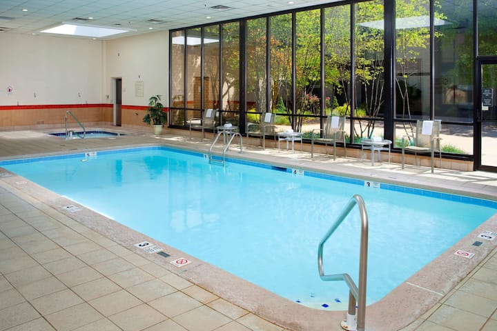 Indoor pool at the Wyndham Columbus in Columbus, Ohio