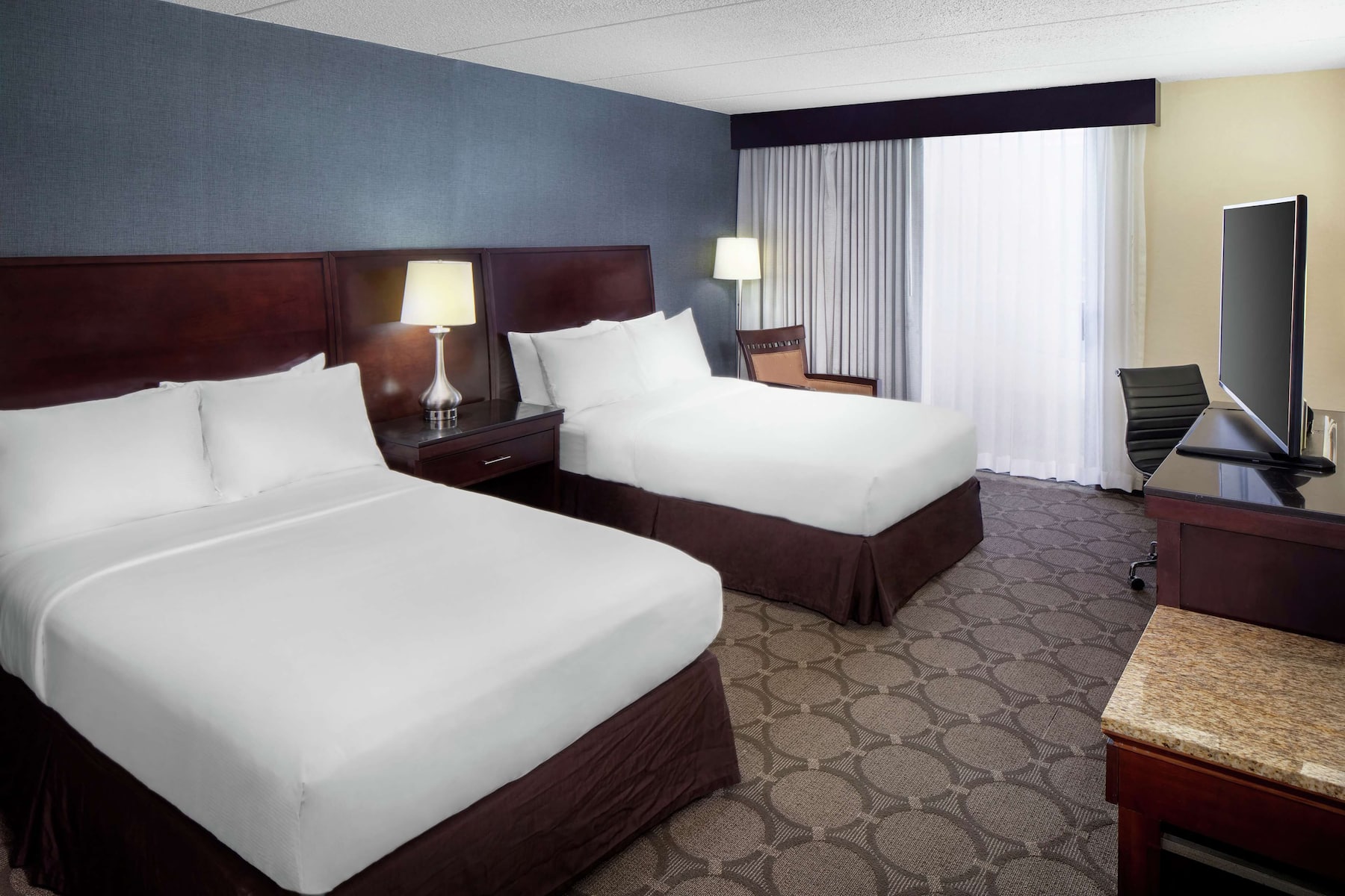 Guest room at the Wyndham Independence in Independence, Ohio