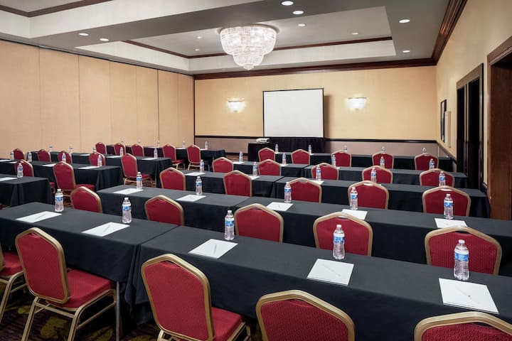 Meeting room at Wyndham Independence in Independence, Ohio