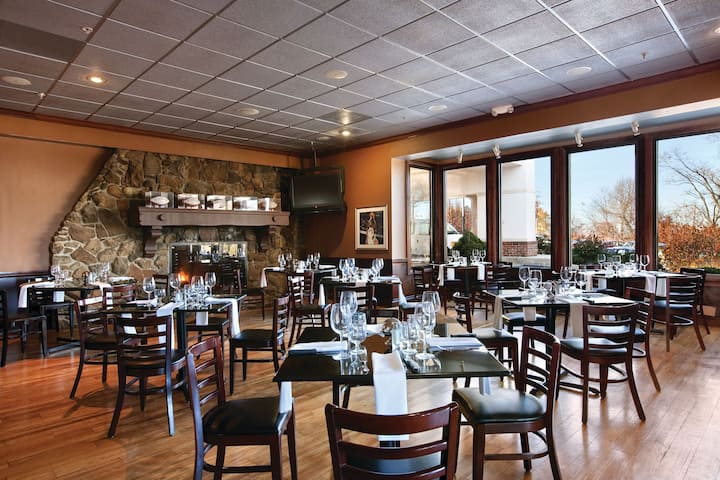 Wyndham Independence restaurant in Independence, Ohio