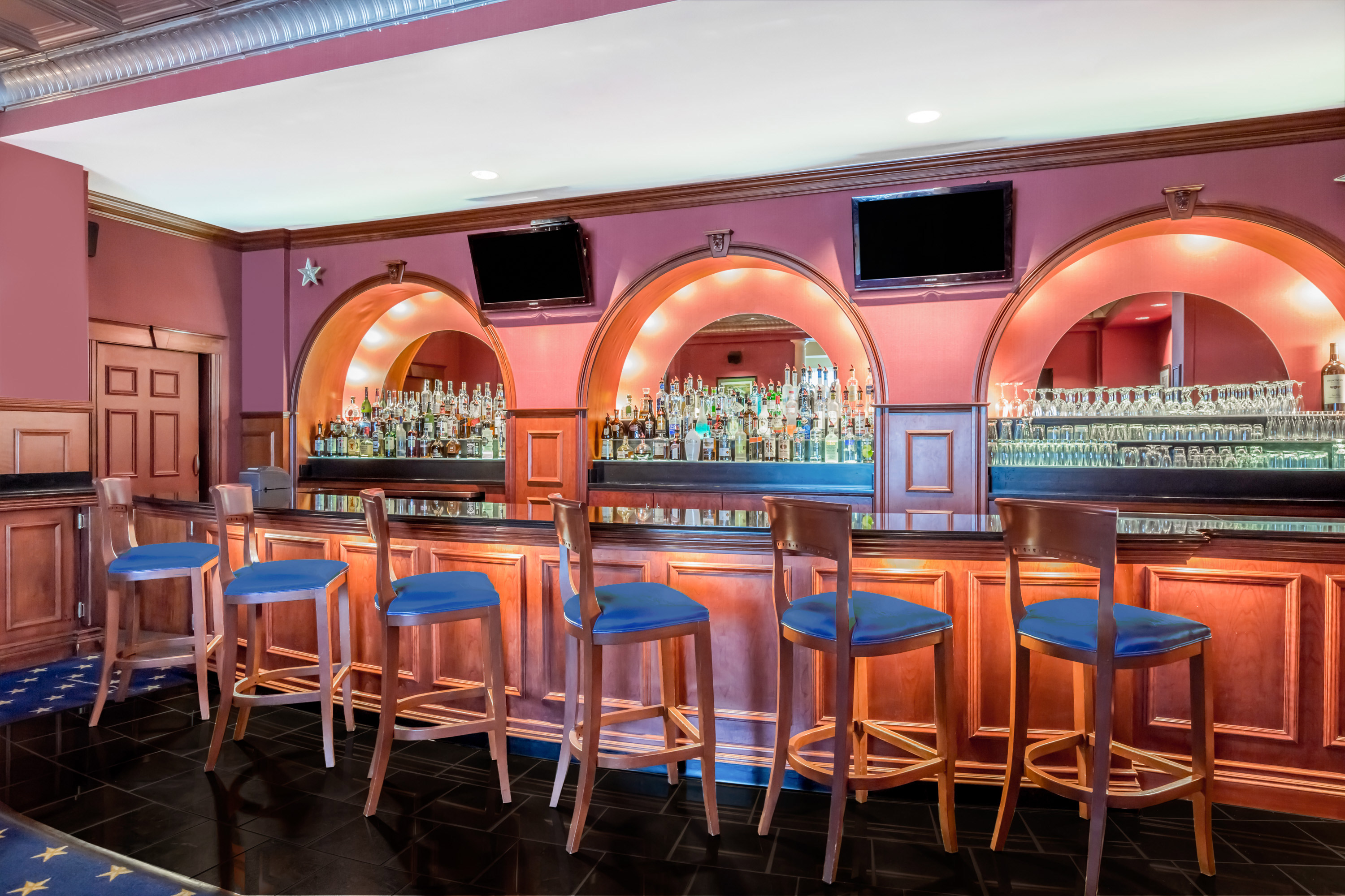 Restaurant bar at Wyndham Gettysburg Hotel & Conference Center in Gettysburg, Pennsylvania