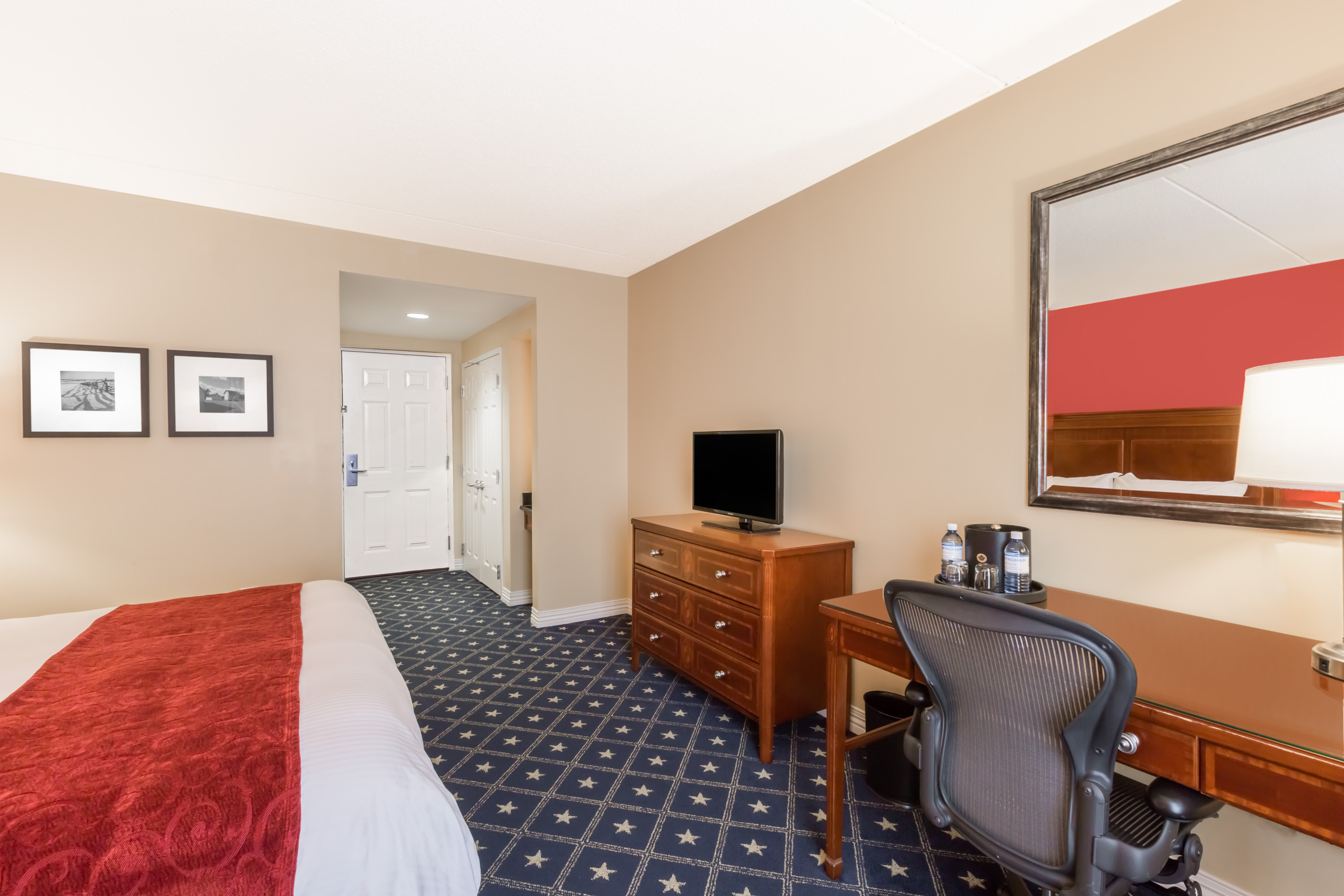 Guest room at the Wyndham Gettysburg Hotel & Conference Center in Gettysburg, Pennsylvania