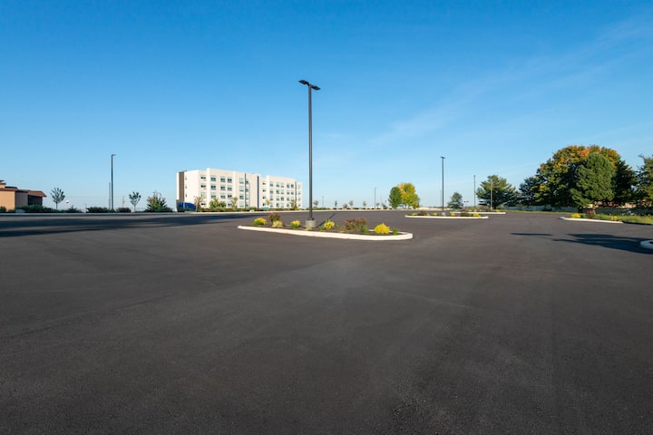 Back Exterior Image of Wyndham Lancaster Resort and Convention Center hotel in Lancaster, Pennsylvania
