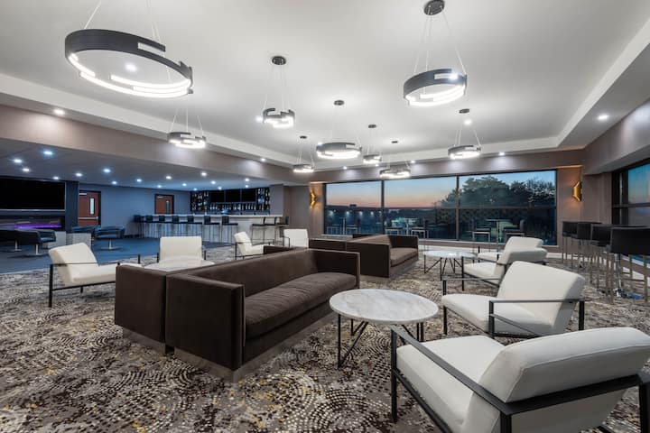 Bar at Wyndham Lancaster Resort and Convention Center in Lancaster, Pennsylvania