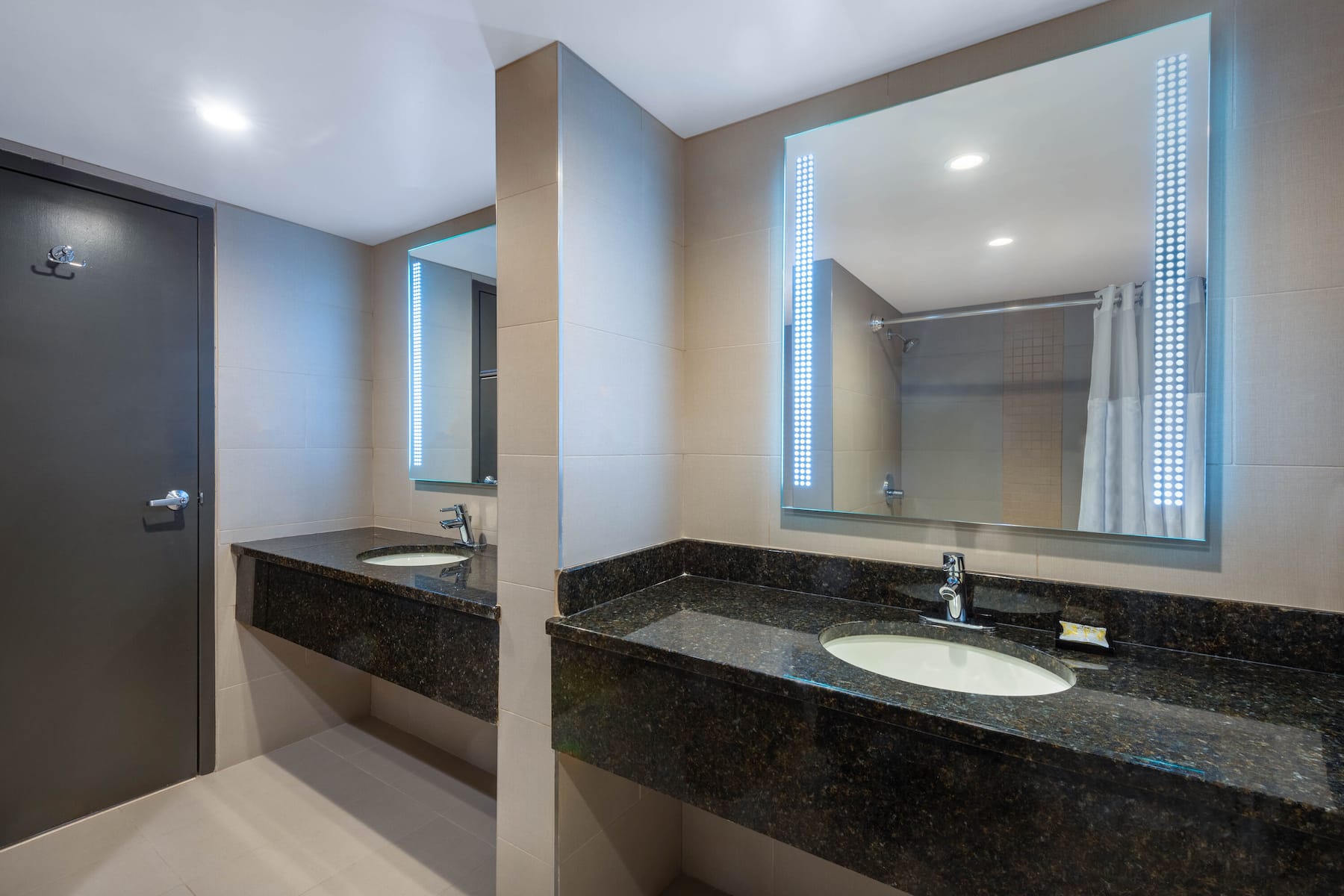 Guest room bath at the Wyndham Lancaster Resort and Convention Center in Lancaster, Pennsylvania