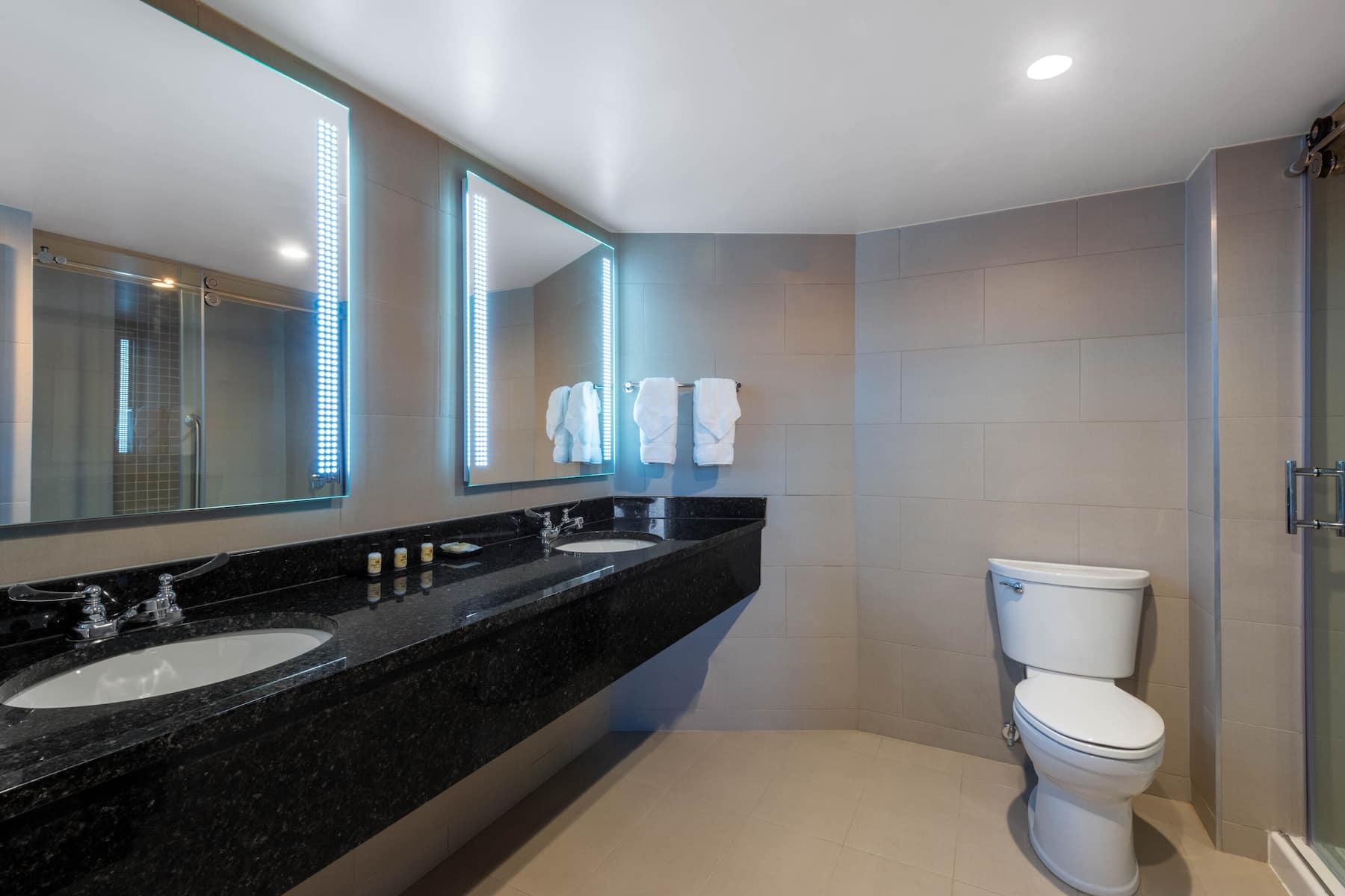Guest room bath at the Wyndham Lancaster Resort and Convention Center in Lancaster, Pennsylvania