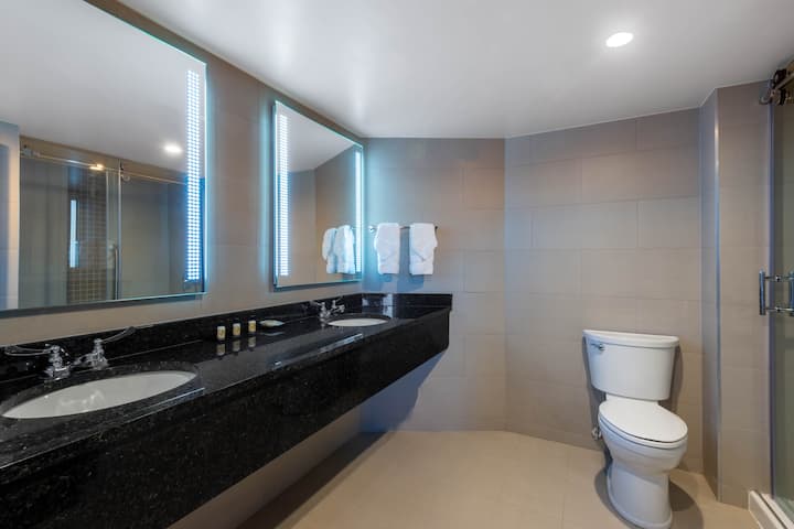 Guest room bath at the Wyndham Lancaster Resort and Convention Center in Lancaster, Pennsylvania