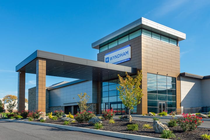 Exterior Day Image of Wyndham Lancaster Resort and Convention Center hotel in Lancaster, Pennsylvania
