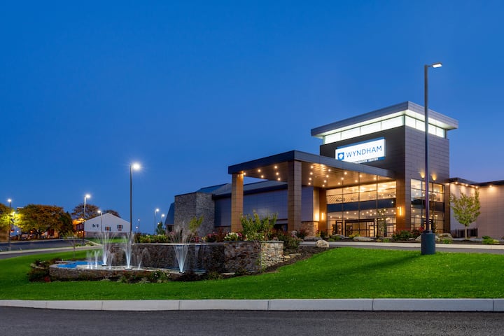 Exterior Dusk Image of Wyndham Lancaster Resort and Convention Center hotel in Lancaster, Pennsylvania
