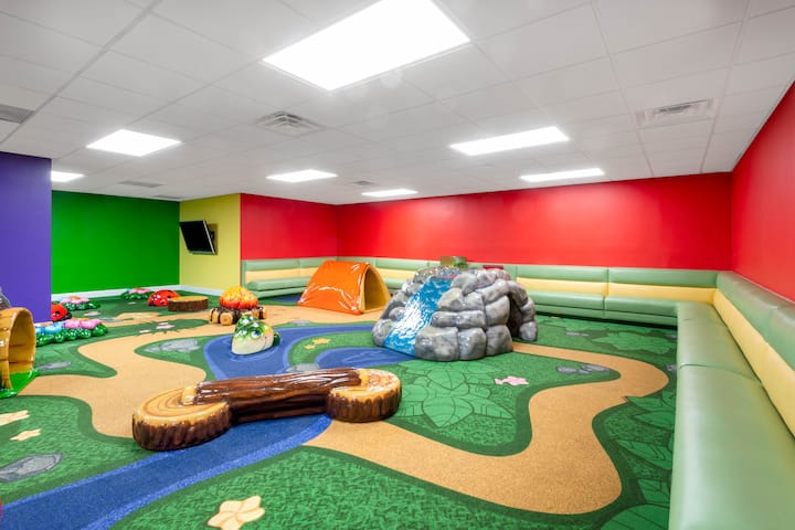 Game room at Wyndham Lancaster Resort and Convention Center in Lancaster, Pennsylvania