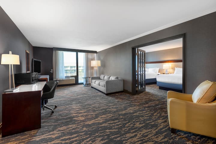 Guest room at the Wyndham Lancaster Resort and Convention Center in Lancaster, Pennsylvania